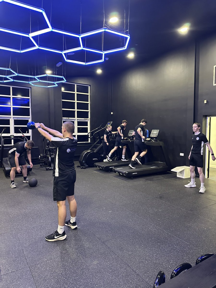 NRCFAREFDEV's tweet image. DEVELOPMENT | Last night was our November @NorthRidingFA @PhostersFM CORE meeting held at @AskhamBryan. The physical focussed on gym based strength &amp;amp; power for refereeing before our L4 referees provided analysis on their own clips from the season so far in the classroom💪😀