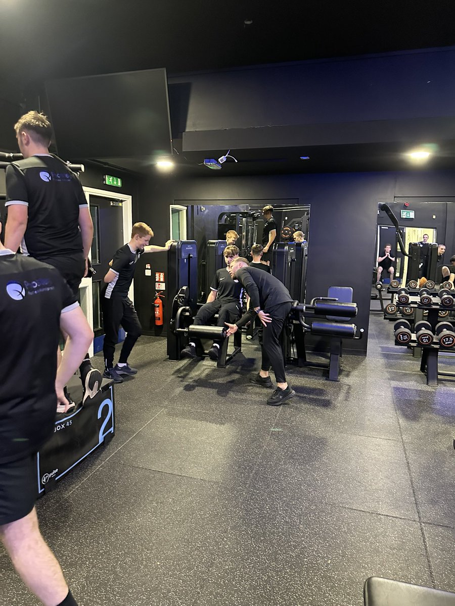NRCFAREFDEV's tweet image. DEVELOPMENT | Last night was our November @NorthRidingFA @PhostersFM CORE meeting held at @AskhamBryan. The physical focussed on gym based strength &amp;amp; power for refereeing before our L4 referees provided analysis on their own clips from the season so far in the classroom💪😀