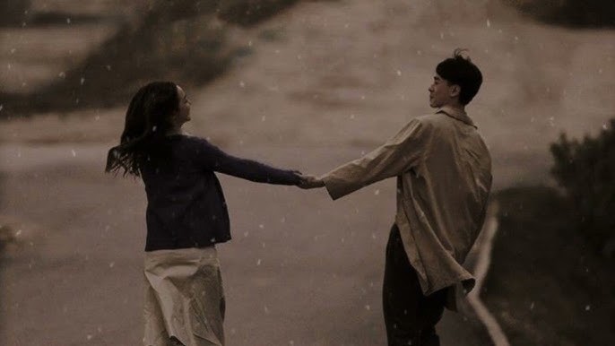 शायद फुर्सत नहीं रुठने मनाने की, 
निगाहें बदल गई अपने और बेगाने की..! 

तुम ना छोड़ना हाथ दोस्ती का वरना
तमन्ना ना रहेगी दोस्त बनाने..!!