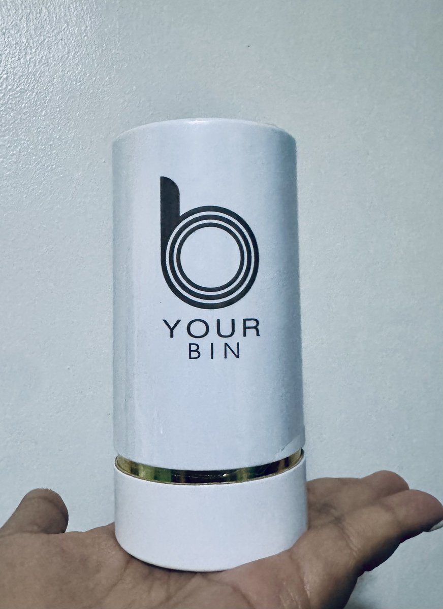 BiyanKet's tweet photo. Ang bango ng Your BIN 🥲
VVB irelease na ito. Baka maubos ko na ‘to bago niyo pa ipromo ah 😅
But seriously, it really smells good! Since very nice din ang packaging, it can be a good gift for your loved ones this Christmas! 🎄
#RabinAngeles
#YourBIN https://t.co/6VROPHrqW2