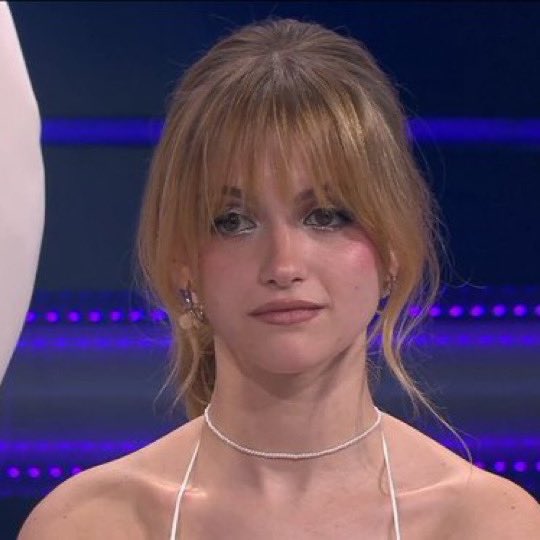 galiciannnn's tweet photo. Espero que las flequilludas estemos salvando a Lucía flequilluda Casani, ya perdimos a Salma no podemos perder a otra. Necesitamos más gente que de visibilidad a nuestra comunidad de flequillos humillada y reprimida por la sociedad #OTDirecto11N https://t.co/a22zYu1xzY