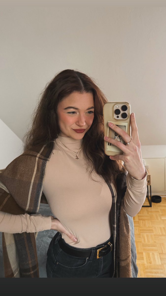 JustbeeingEli tweet media