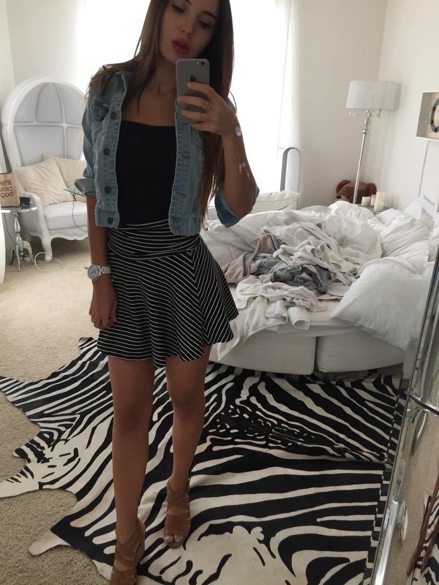 En tenue sexy rien que pour toi : tinyurl.com/y95ah5cx si tu veux que j'enlève tout pour t'exciter à fond