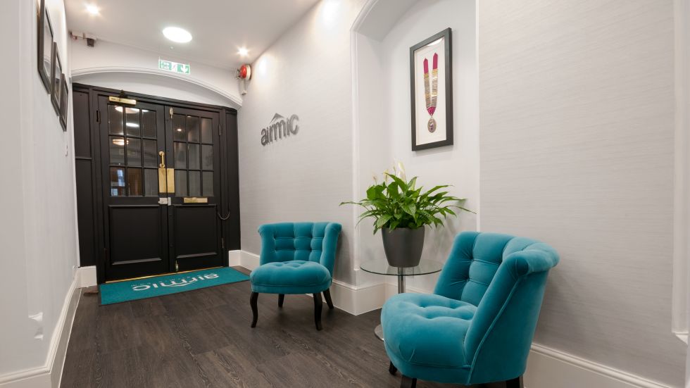 ProjectsNiche's tweet image. Our team handles everything - design, project management, employee-engagement, build-delivery - all under one roof.

It’s turnkey fit-out made simple.

Find out more on our website!
-
#design #designinterior #nicheprojects #corporatedesign #workspaceinterior