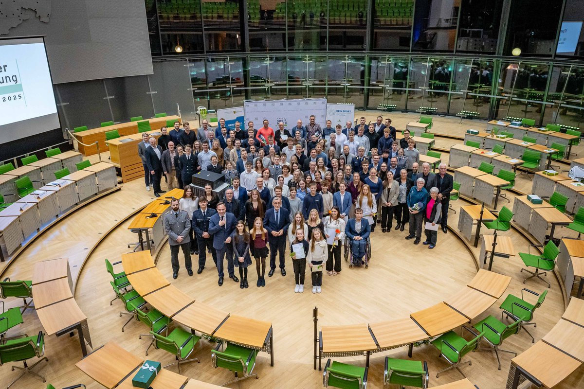 Sachsens beste Sommersport-Asse im Landtag geehrt: Insgesamt gewannen Sportlerinnen und Sportler aus Sachsen in der vergangenen Sommersaison 112 Medaillen bei Europa- und Weltmeisterschaften im Spitzen- und Nachwuchssport sowie im Behindertensport und bei Seniorenmeisterschaften.