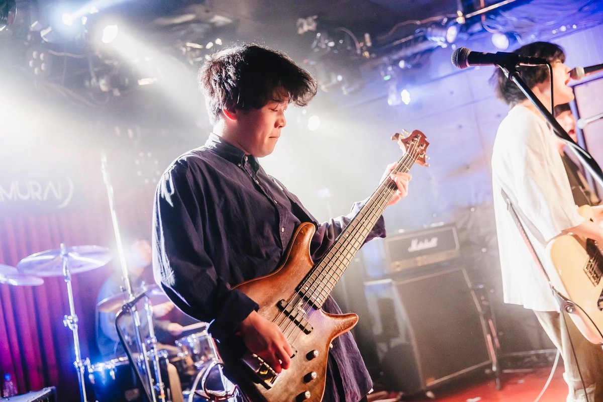🎸ベースの日🎸

2025年も沢山のベーシストに助けられてます。(写真載せれなかったけどゆごちゃんも大阪ありがと)

こんな時でもないと大体的に言えないので
皆ありがとう
オリジンゆたかも今年の音源参加嬉しかった

大ファミリーになりそう👪
皆幸せに音楽生活続けてね☺︎

みの