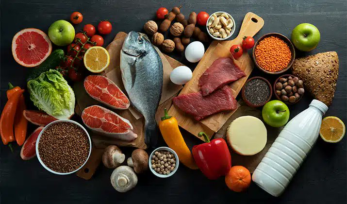 En estos meses venimos transformando de raíz la industria de alimentos argentina para llevarle alimentos de mejor calidad y más baratos a los argentinos. Hoy con el Decreto 790/25, con firma del Presidente <a href="/JMilei/">Javier Milei</a>, el Jefe de Gabinete <a href="/madorni/">Manuel Adorni</a>, y los ministros <a href="/LuisCaputoAR/">totocaputo</a> y