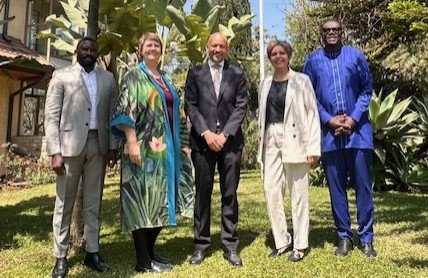 UNESCO_Addis's tweet image. 🕊️@RBissoonauth held a great meeting with H.E. @NorwayinAddis to strengthen 🇳🇴-@UNESCO_Addis partnership. They agreed to advance Peace through Culture, TVET &amp;amp; Youth Empowerment, and Freedom of Expression-working together for a peaceful, inclusive &amp;amp; innovative Africa.🌍