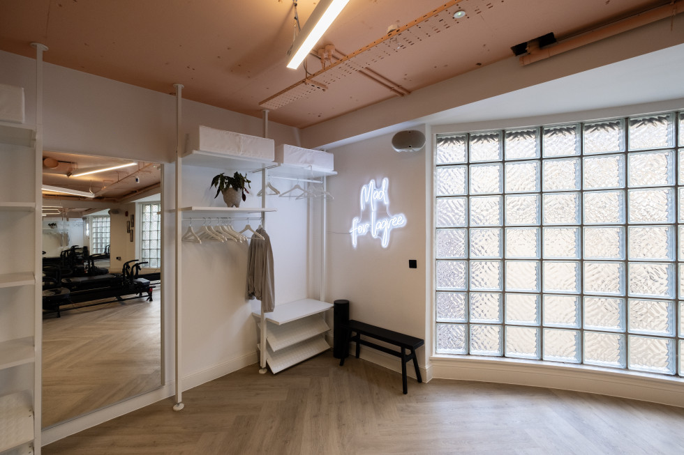 ProjectsNiche's tweet image. A well-designed office is more than just a place to work - it’s a space that boosts productivity, well-being, and teamwork.

Get in touch today!
-
#design #designinterior #nicheprojects #corporatedesign #workspaceinterior #designandbuild #officedesignideas