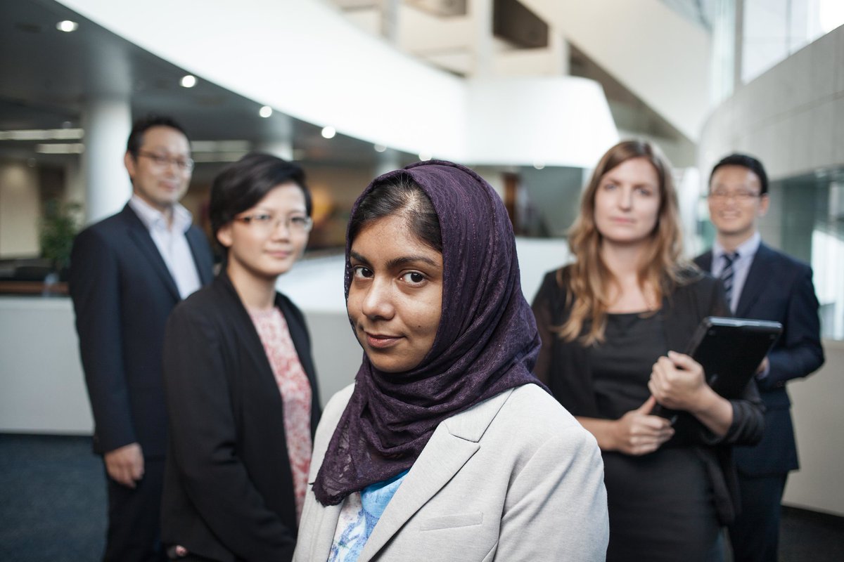 OITinfo's tweet image. 📣 #LeSaviezVous : Les #femmes ne gagnent que 52 cents pour chaque dollar gagné par les hommes

🟤 Pq cette double peine ?

1️⃣ Moins de femmes ont un emploi (3 hommes pour 2 femmes)
2️⃣ Celles qui travaillent gagnent 78 cents/$ à poste égal

📝 Le #blog : tinyurl.com/34kvu9pj