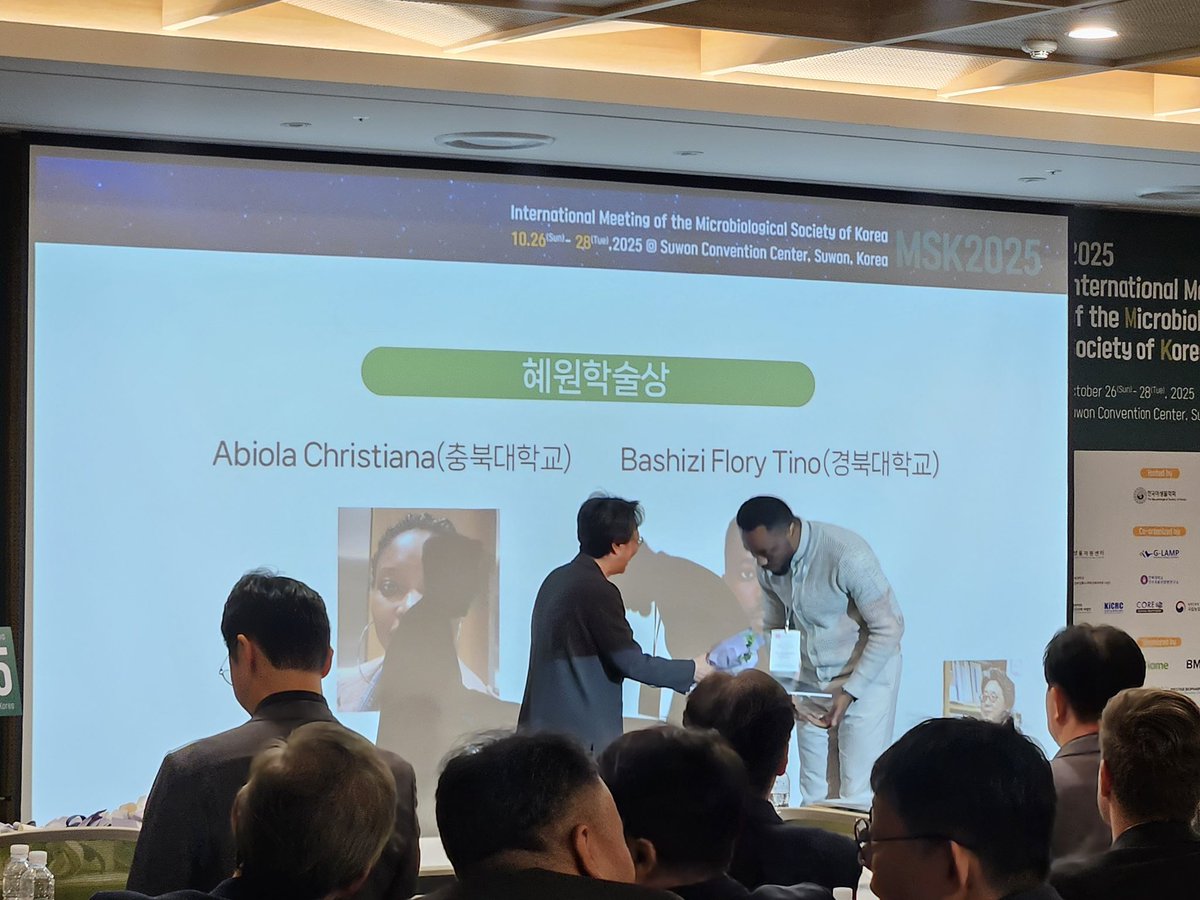 ElectionNet's tweet image. #Suwon - Un chercheur congolais, @OjTino, a été honoré en recevant le prestigieux Member Academic Award (회원학술상) lors de la réunion internationale de la Microbiological Society of Korea (MSK2025). Cette distinction souligne l’excellence de la recherche congolaise à l’échelle…