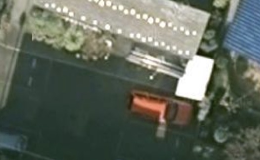 私にとって「家族のクルマ」はいつまでも、物心ついた頃〜中学生あたりまで母が乗っていたFordの真っ赤なモンデオ。

雨の日、学期末、お出かけの日、校門を出た先に停まっていた赤い車。あの車で祖父母に会いにいき、モー娘。を聴いた。昔住んでた家、Googleマップの過去画像にモンデオが停まってる。