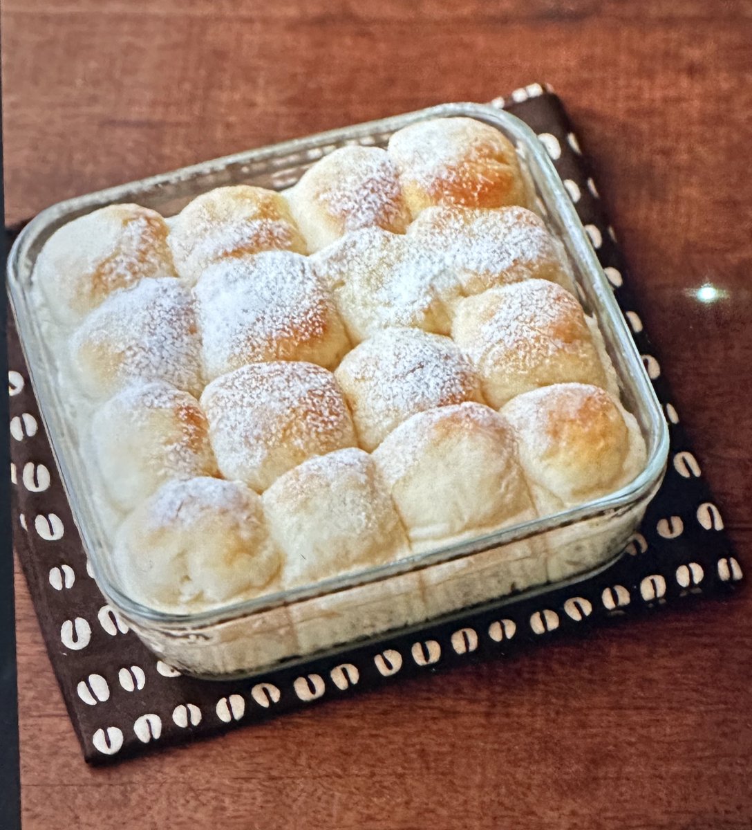 iwaki「パック&amp;レンジ」は

・蓋ごとレンジOK
・オーブンOK 
・トースターOK (入れば)
・冷凍OK
・グラタン皿、焼き菓子やプリン型として使える

という超優れもの✨

調理→保存→レンジ→そのまま食卓へ

匂いや色、ヌルヌルも残りません！なんぼあっても足りへん！

また3色の画像撮って載せます✨