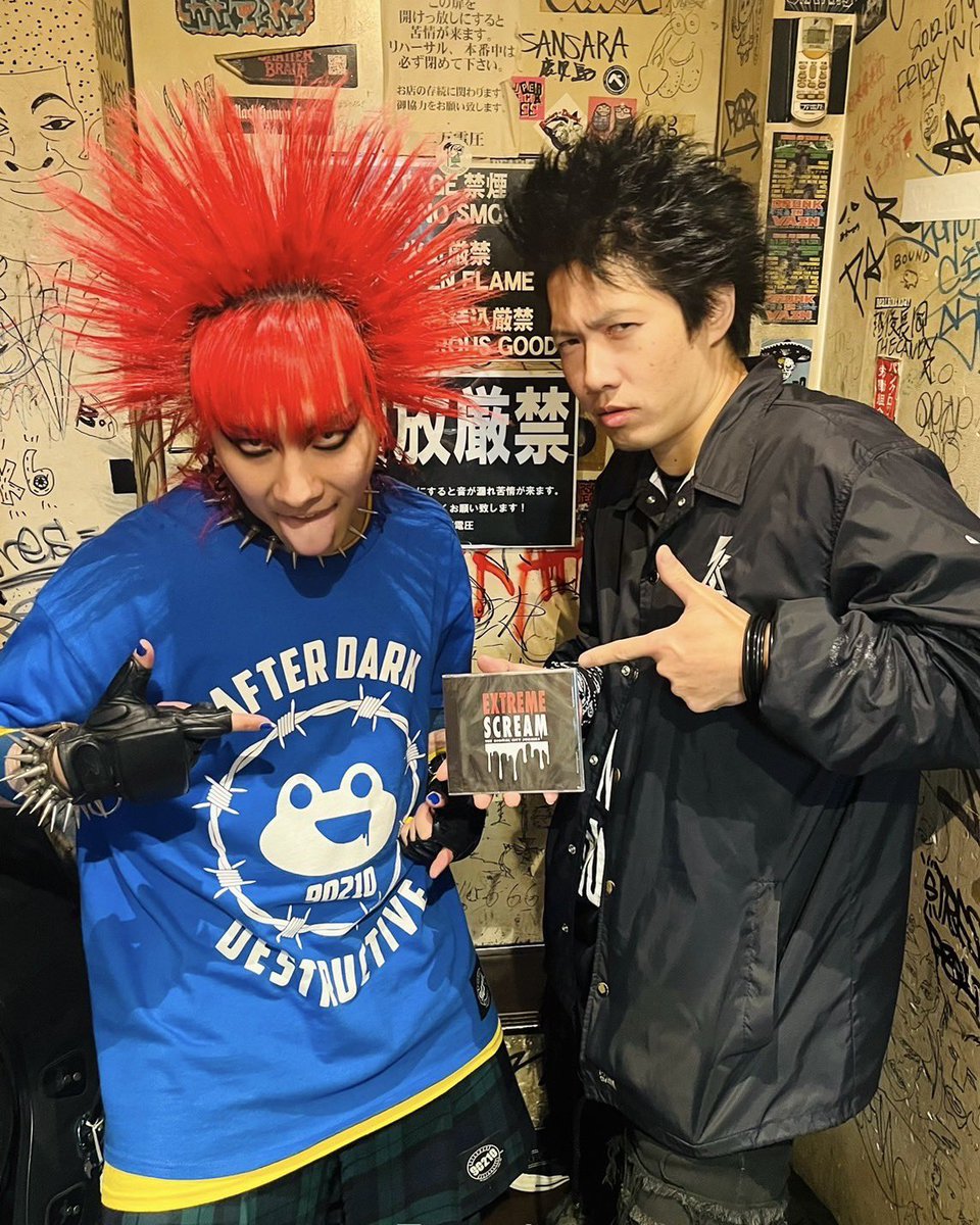 デジジャンの新譜をゲット！！💿
絶賛ヘビロテ中♪♪♪

デジの雰囲気がバッチリ伝わるイカした曲揃いっ！！！
ちょーーーイカしてるぜっ！！！