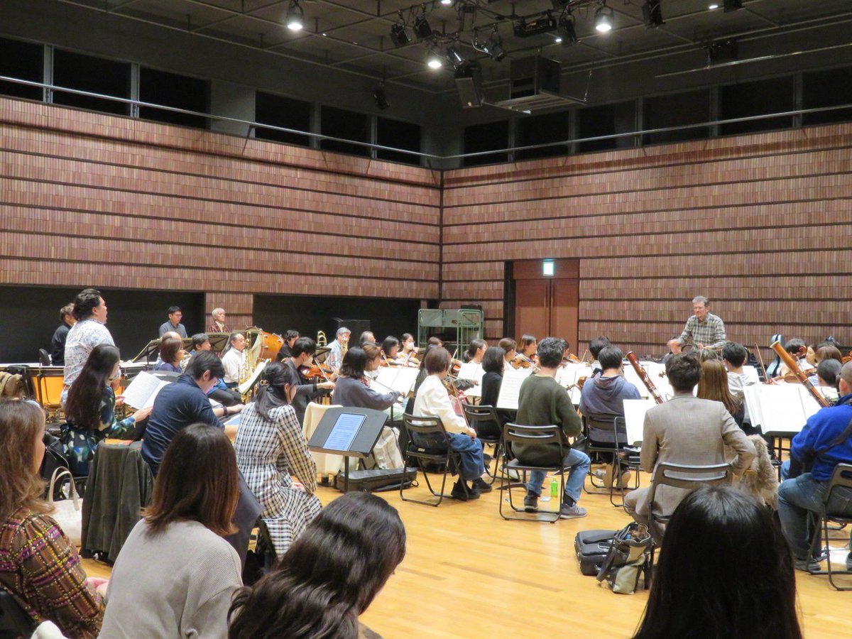 geigeki_opera's tweet photo. 🩷🩵💛堺公演もまもなく💛🩵🩷

本日より、ソリストの皆さんと #大阪交響楽団 と #堺京都公演特別合唱団 が集結し、オーケストラ歌合わせの稽古中💓

東京公演とはまた違った魅力の #愛の妙薬 になりそうです🥰

 #全国共同制作オペラ https://t.co/Lk1RyM7fDZ