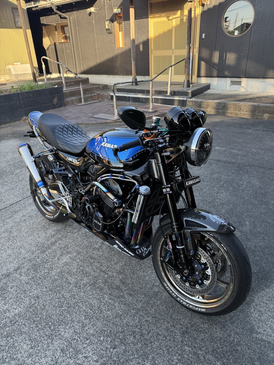 noriyuki06269's tweet image. ヘッドライトリングをメッキに変更〜🏍️💨
ん〜黒も良いけどこっちもイイww

#z900rs #z900rsカスタム 
#pmc #モトデミック