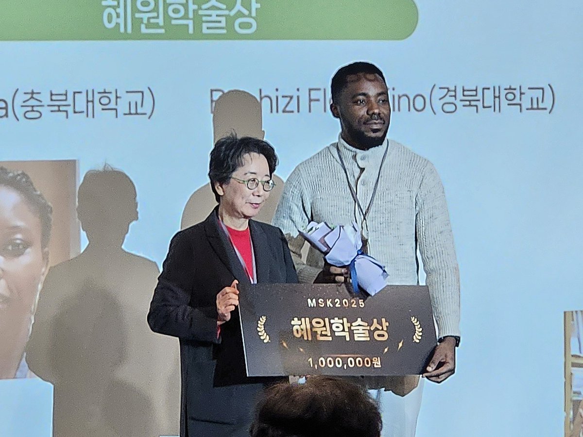 ElectionNet's tweet image. #Suwon - Un chercheur congolais, @OjTino, a été honoré en recevant le prestigieux Member Academic Award (회원학술상) lors de la réunion internationale de la Microbiological Society of Korea (MSK2025). Cette distinction souligne l’excellence de la recherche congolaise à l’échelle…