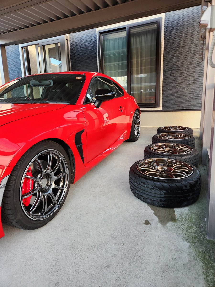 ryo_gr86red's tweet photo. スタッドレスに取り替え！ https://t.co/QrfAiTggcH