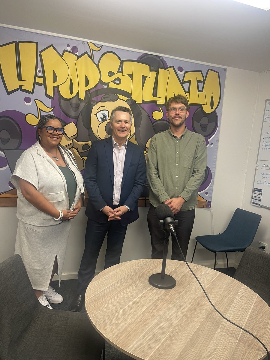 On the 31st of October our Year 6 student parliament students had the amazing opportunity of interviewing the Education Minister Jason Clare in H Pop Studios … listen to their brilliant conversation here: 
soundcloud.com/hpopstudios/hp…