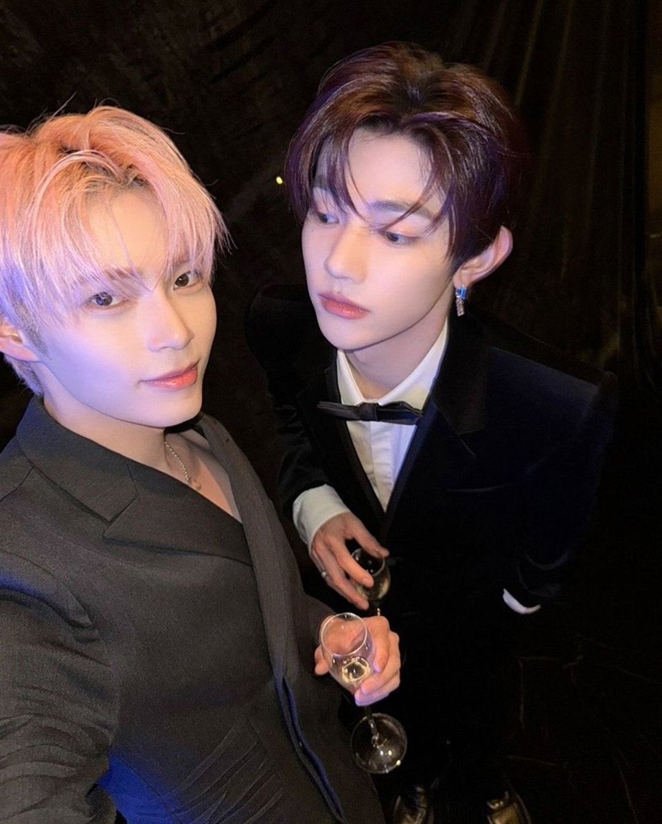 why do they have the most bf pics to ever exist like 🧍🏻‍♀️🧍🏻‍♀️