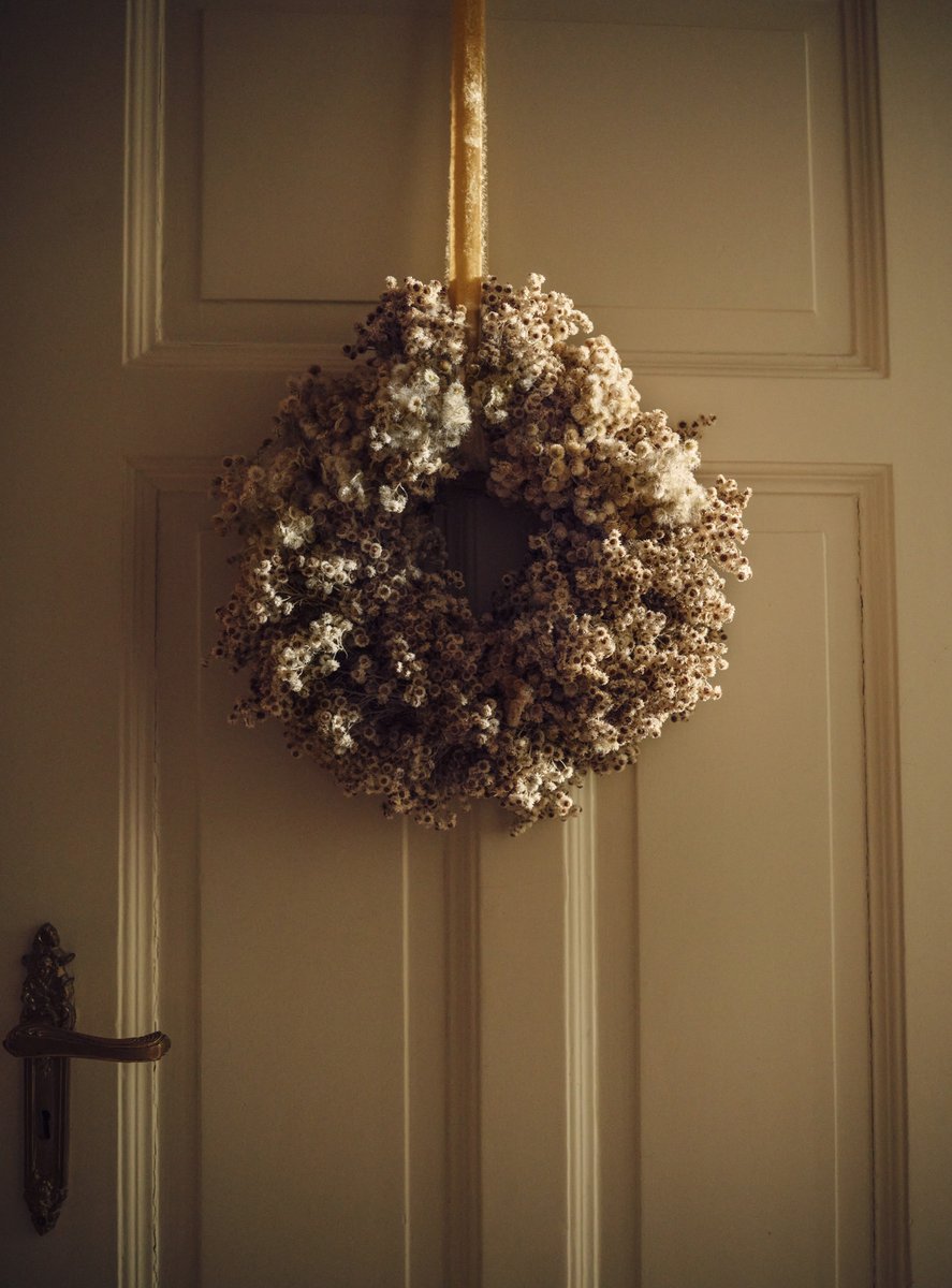 New Christmas Editorial
 
A graceful, heartfelt season at home.
Find out more at zhme.cm/EDITORIAL_NAVI…
#zarahome