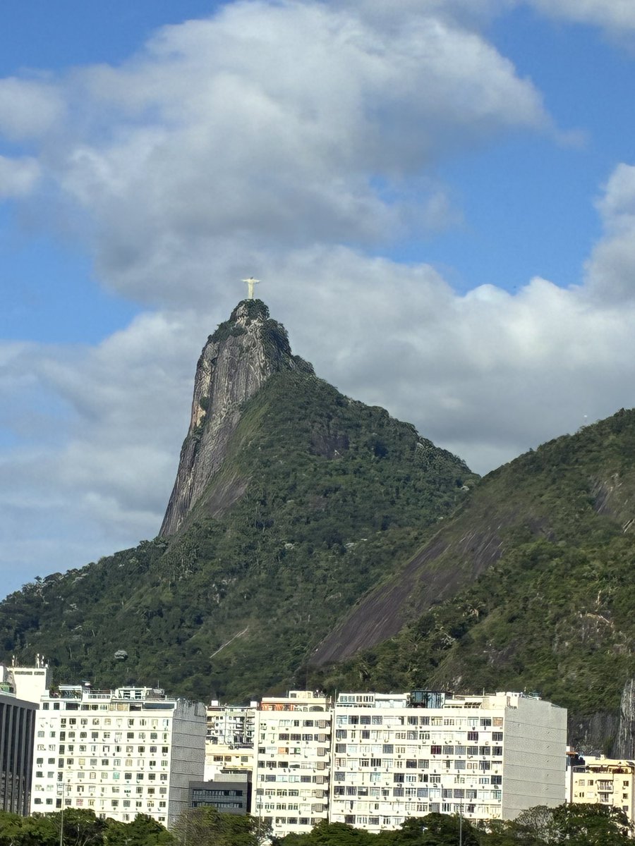 Emc1105's tweet image. Beleza e caos esse lugar