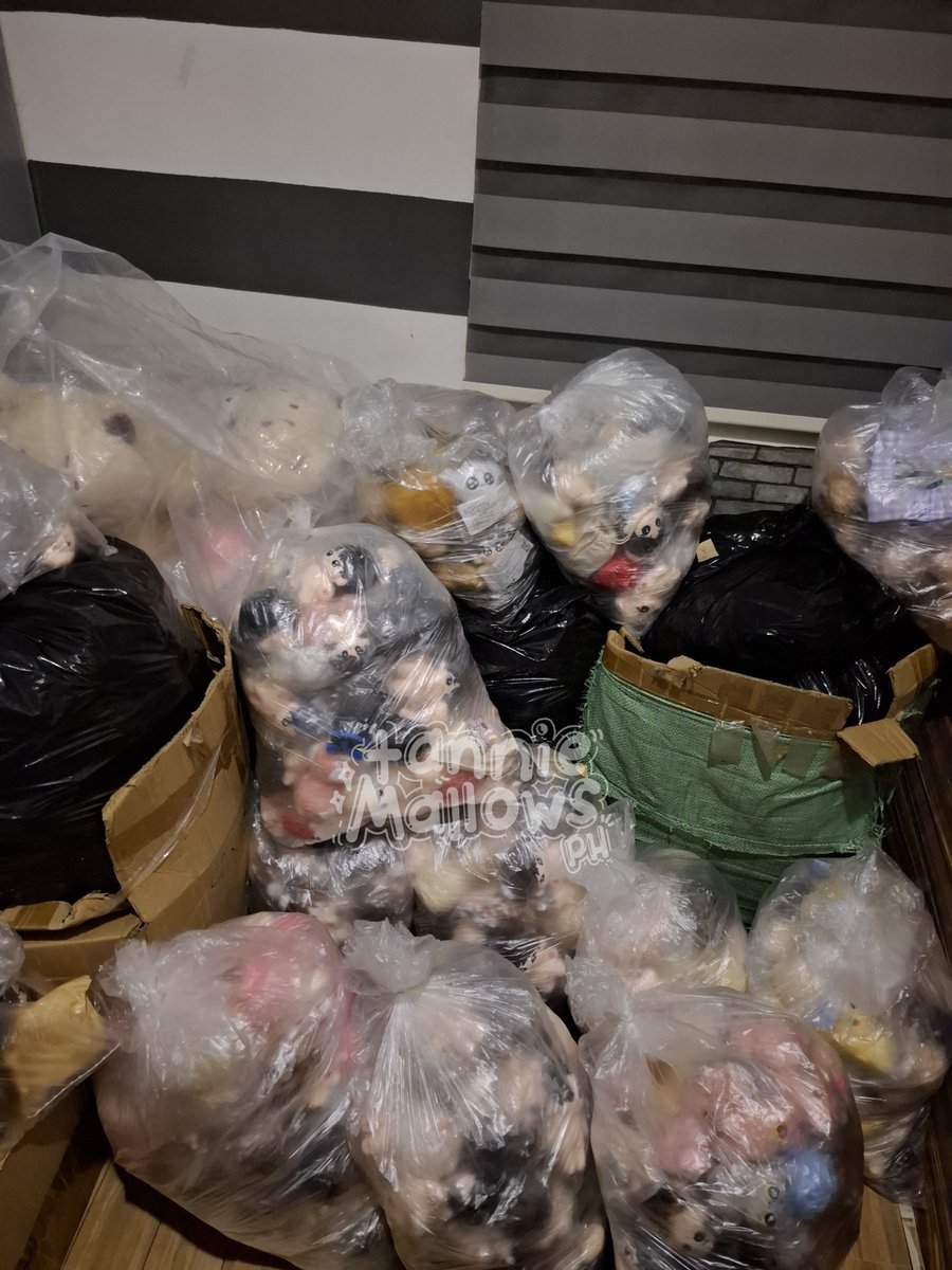 was supposed to post my extra dolls din dapat nung sunday but i decided to delay muna bcos of the typhoon. pero will lapag na talaga this week. will post all the details by friday