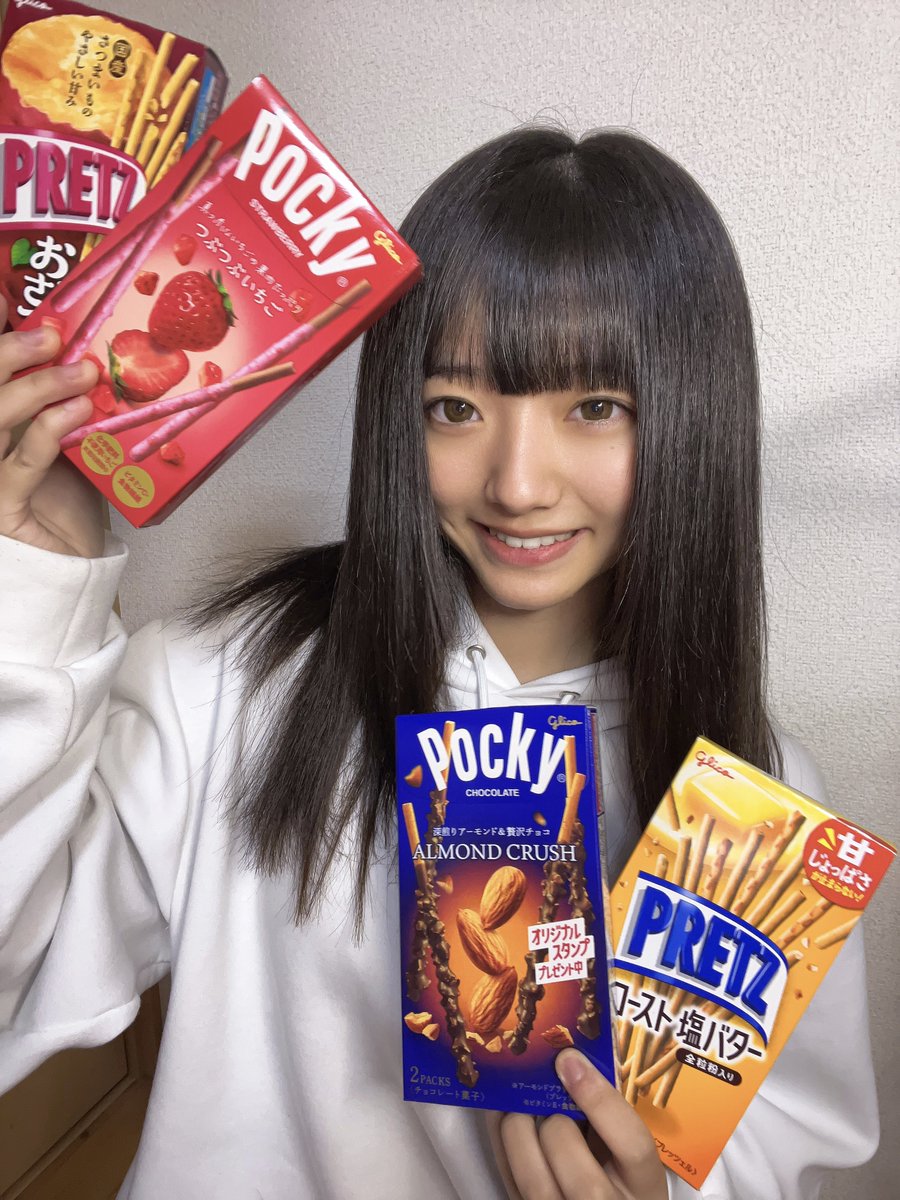 hikarin_amano's tweet image. こんばんは🌛
今日は #ポッキー日&amp;amp; #プリッツの日 だね😋
学校でもお友達と食べたよΨ( &apos;ч&apos; ☆)

それとひかりん10cm位、髪切りました💆🏻‍♀️✨
どうかなー?🥰