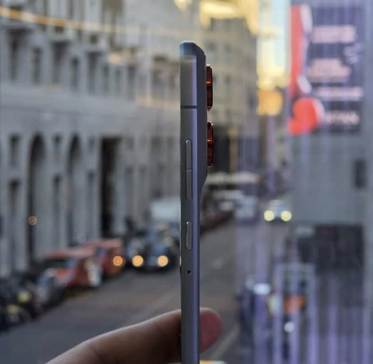 MikyAncona's tweet image. Motorola Edge 70: design super pulito, fotocamera migliorata e un’esperienza fluida che sorprende fin dal primo utilizzo. Uno di quei telefoni che ha davvero senso nel 2025. 🔥📱
@MotorolaITA @Moto 
#mikyancona #mikyanconatech
#Motorola #MotorolaEdge70 #Edge70