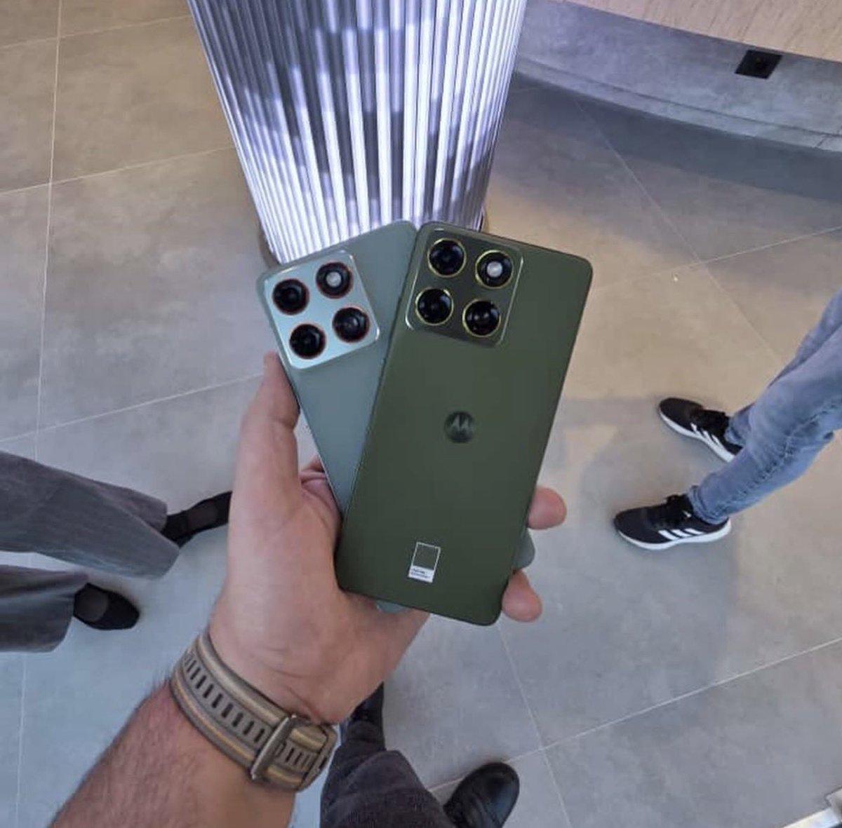 MikyAncona's tweet image. Motorola Edge 70: design super pulito, fotocamera migliorata e un’esperienza fluida che sorprende fin dal primo utilizzo. Uno di quei telefoni che ha davvero senso nel 2025. 🔥📱
@MotorolaITA @Moto 
#mikyancona #mikyanconatech
#Motorola #MotorolaEdge70 #Edge70