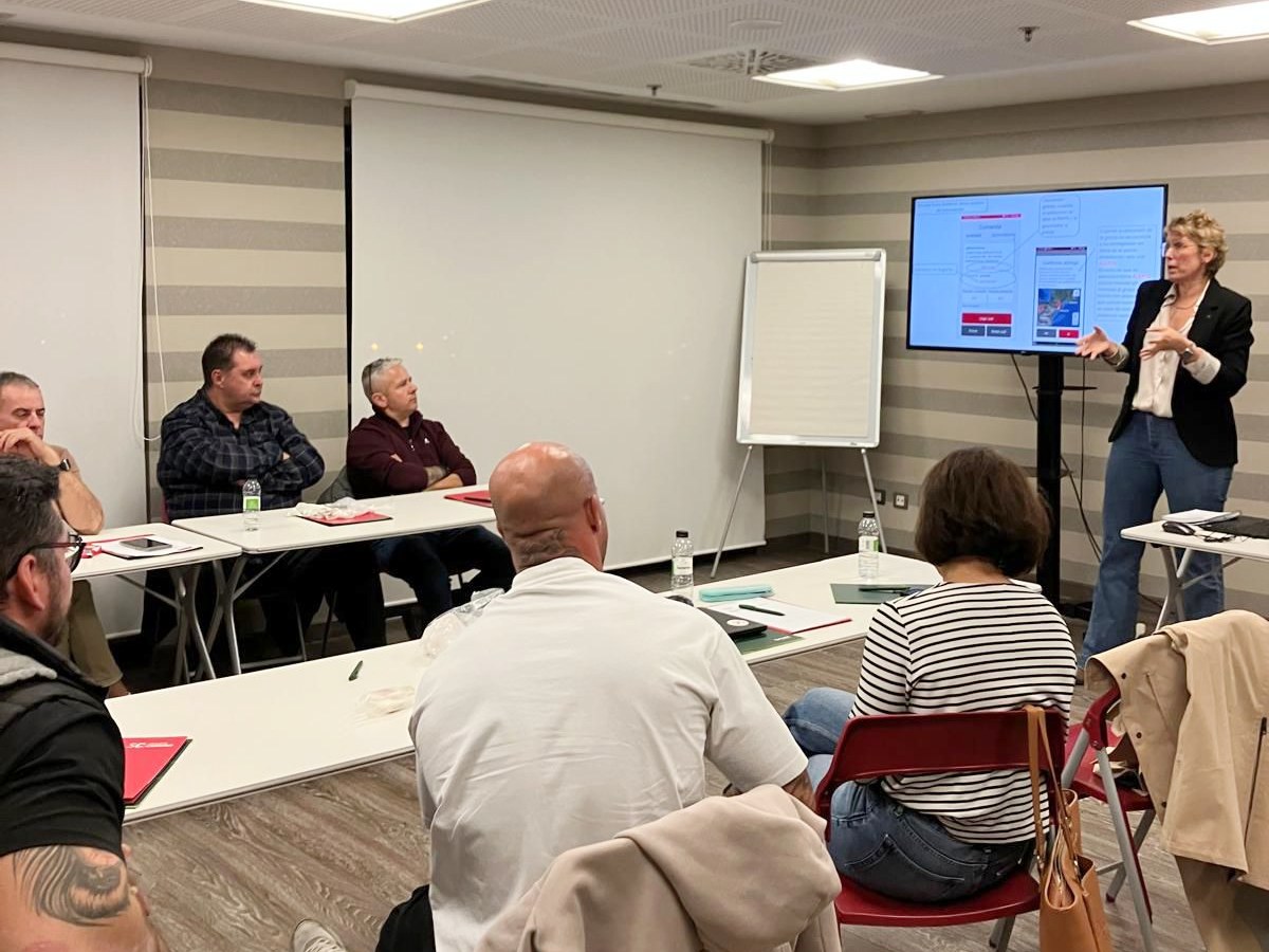 Finalizamos una nueva formación en #bioseguridad para nuestros proveedores logísticos.

Revisamos buenas prácticas de descarga, manipulación de dosis y novedades de la app.

➡️ Objetivo: una cadena logística más segura y eficiente.

Más información: semencardona.com/es/finaliza-co…