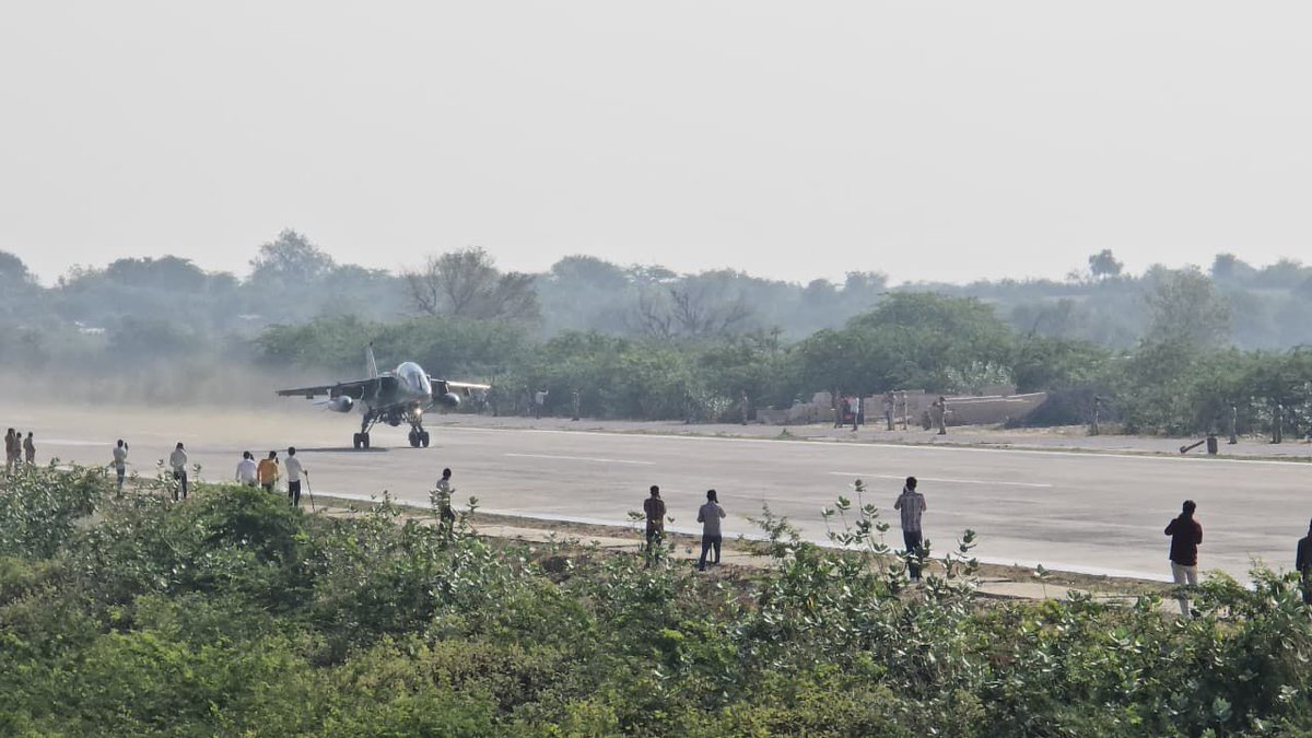 LuckyIaf's tweet image. #ExMahaGujRaj25
#TriServiceExercise
#Jointness
#Atmanirbharta 
#Innovation 
#Excellence
@IAF_MCC