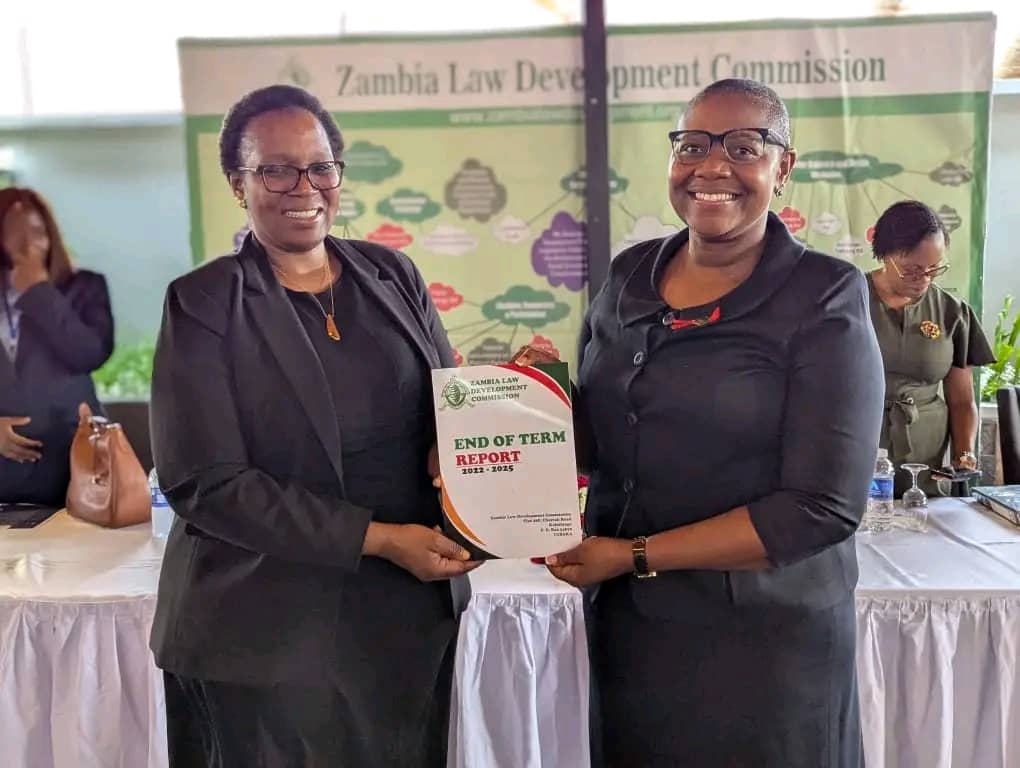 zambia_law's tweet image. 👩‍⚖️ New Commissioners Unveiled
Hon. Princess Kasune, MP, Minister of Justice, unveiled the new 13-member ZLDC and received the End-of-Term Report (2022–2025).
#Leadership #LawReform