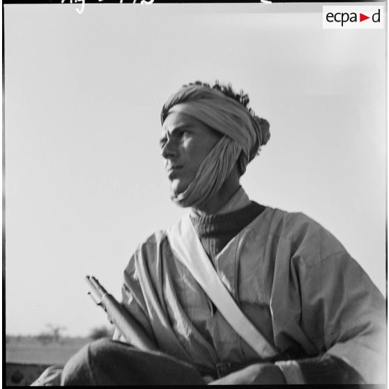 AmzruyC's tweet photo. Les origines réelles des Reguibat ?
-Selon Paul Marty dans "l'Emirat des Trarza" (1915), les Reguibat seraient d'origine Chleuh du Oued Noun : le vocable Rgueibi se rencontrant fréquemment dans cette région.
-Tandis que dans le livre "Les principales préoccupations des Rgaybat" commenté par S.Cartini et M.Naimi, il faudrait plutot rechercher l'origine des Reguibat au fond berbère de l'Anti-Atlas.
Les Reguibat seraient donc formés (principalement) de disciples berbères du Souss, de l'Anti-Atlas, Oued Noun du saint Reguibi (n'ayant probablement pas eu d'enfants).
