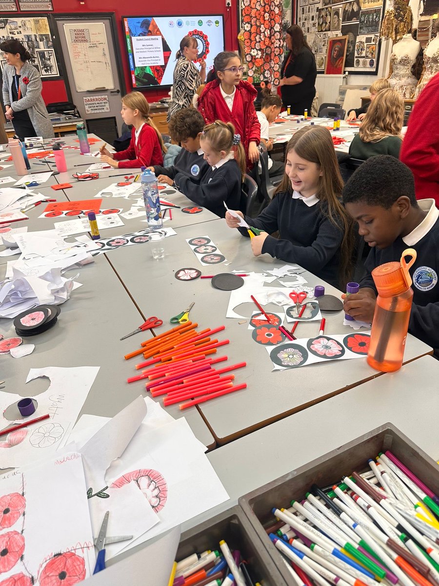 ExceedLP's tweet image. Today, we pause to remember.

Across Exceed Learning Partnership, our Student Parliament has created thoughtful remembrance art to honour the courage and sacrifice of all who served.

We will remember them. #ArmisticeDay #WeWillRememberThem
