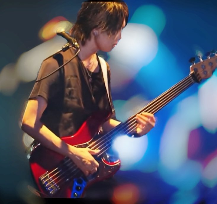 ito_whiteb's tweet image. #ベースの日
 
ベーシストっぽい写真あんまりなかったので笑

メイン機とともに！
いつもいい音出してくれて最高の子です✨️

これからもたくさんベース弾いていきます！！よろしくお願いします！！

HAPPY BASS DAY!!!
 #Momose
#diviser
#ディバイザー