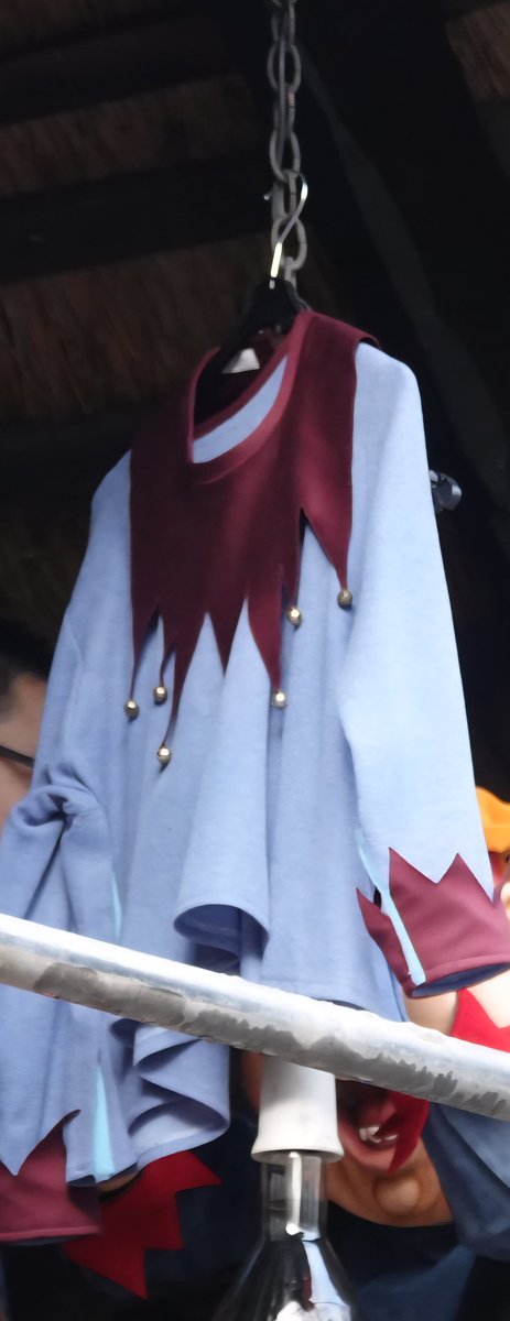 Ze zijn met de bekleding bezig van de 3 laven. #Efteling #Themepark #WinterEfteling