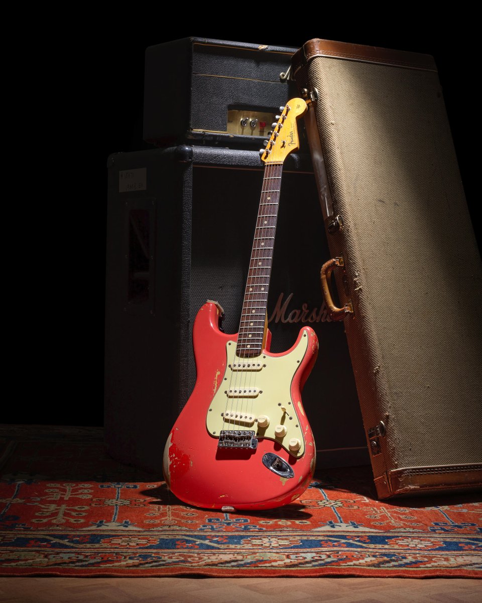 TextBlogRNRoll's tweet image. Des guitares, amplis et vêtements de scène de #GaryMoore seront mis aux #enchères le 20 novembre prochain chez @bonhams1793

plus d&apos;infos : textes-blog-rock-n-roll.fr/le-materiel-de…

#auction #guitarauction #guitar #guitars #guitarist #guitarplayer #guitarhero #GuitarHeroes #rock #blues #bluesrock