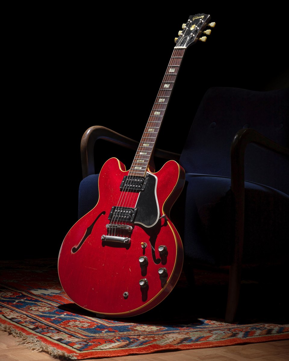 TextBlogRNRoll's tweet image. Des guitares, amplis et vêtements de scène de #GaryMoore seront mis aux #enchères le 20 novembre prochain chez @bonhams1793

plus d&apos;infos : textes-blog-rock-n-roll.fr/le-materiel-de…

#auction #guitarauction #guitar #guitars #guitarist #guitarplayer #guitarhero #GuitarHeroes #rock #blues #bluesrock