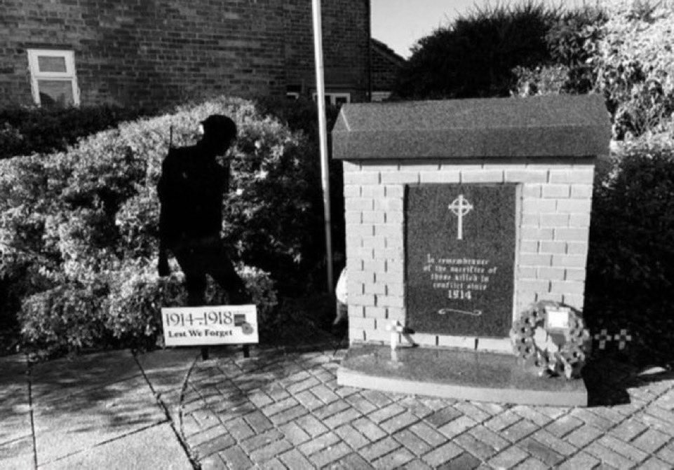 At the 11th hour, of the 11th day, of the 11th month, we will remember them. 

#ArmisticeDay2025🌹
#RemembranceDay 🌹
#LestWeForget 🌹