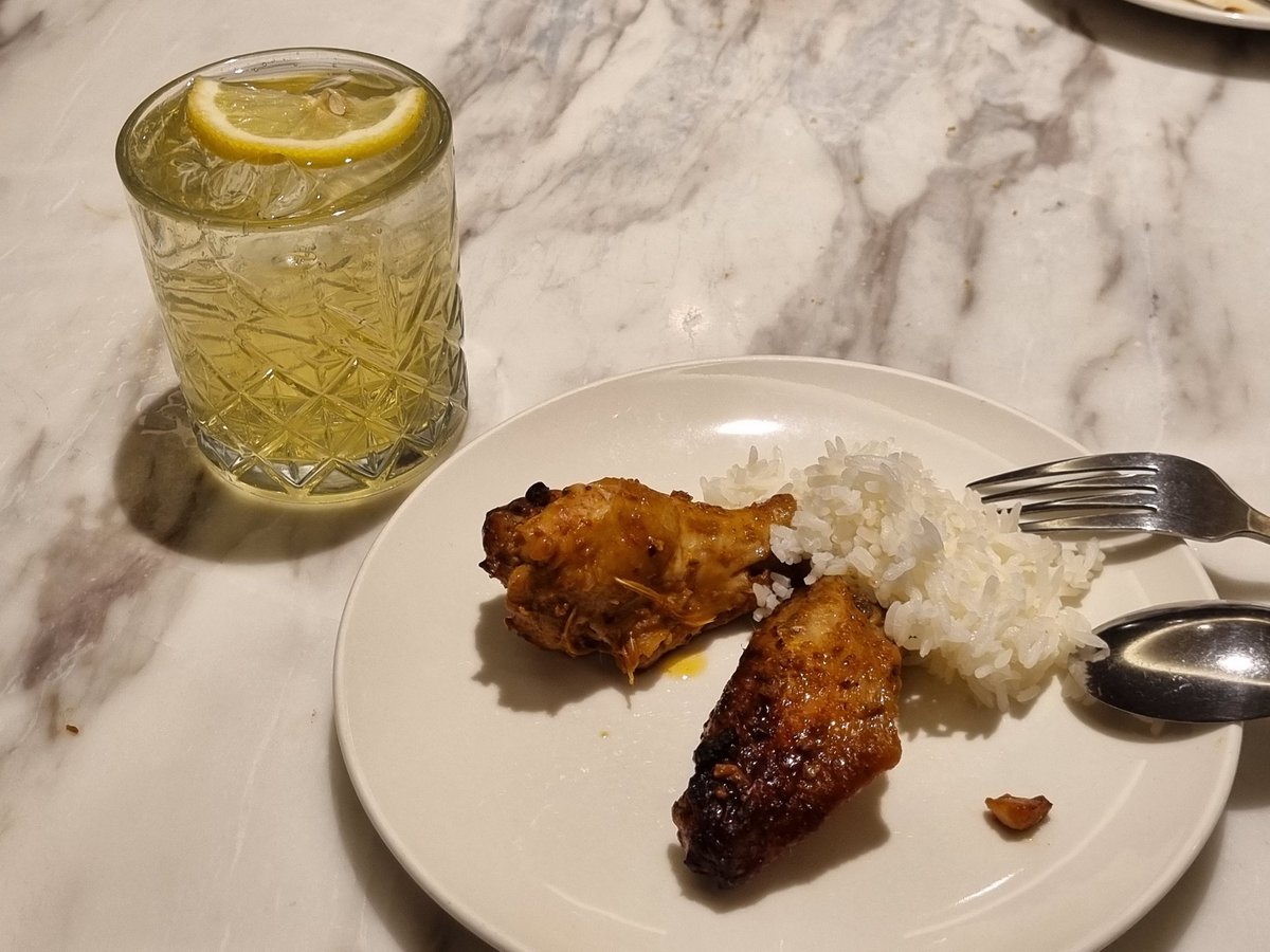 sinOnTan5's tweet image. Comsci job market kinda cooked.

Anyways I just realised char siu wings are kinda fire. Esp with a limoncello spritz. Or mayb i just like alcohol too much. But the wings r still nice.