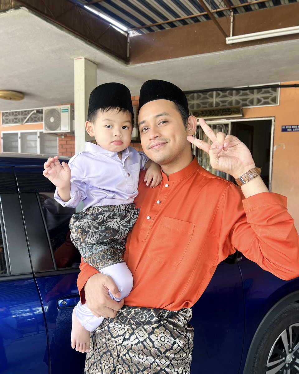 Hari ni birthday anak buah uncle! Comel ikut uncle dia rasanya. Ke mana tumpah kuah kalau tidak ke nasi, kan? Ke salah?