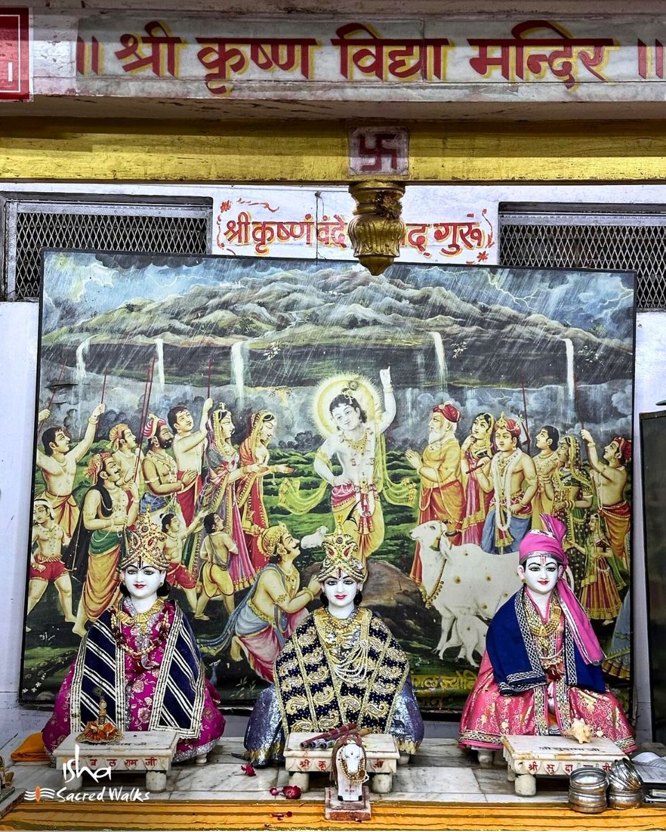 Maharishi Sandipani Ashram in Ujjain is where Lord Krishna, with Balarama and Sudama, mastered 64 arts under his Guru’s guidance.
Even today, this sacred Gurukul—home to shrines of Shiva and Krishna—echoes the city’s ancient spirit of learning and devotion.