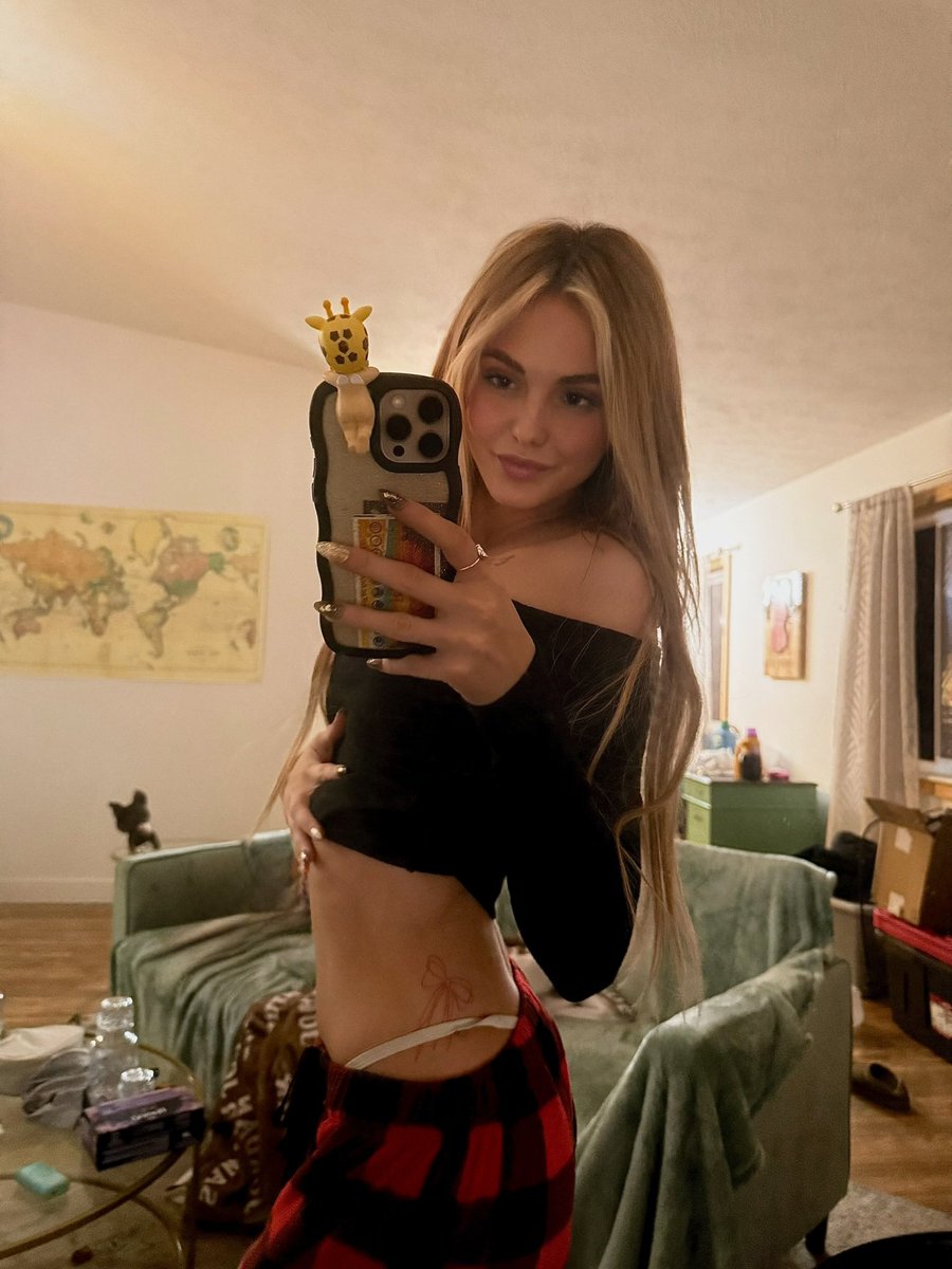 kyliecameronx's tweet photo. Needed a cute lil feed post https://t.co/tyb9wy1UNJ