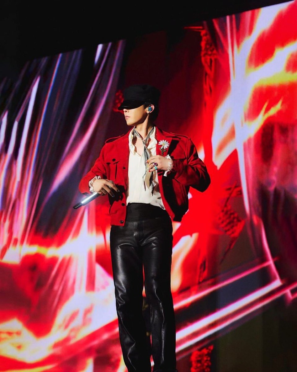 blue1028's tweet photo. I VOTE #GDRAGON FOR #2025MAMAVOTE https://t.co/DgfmvUURTA