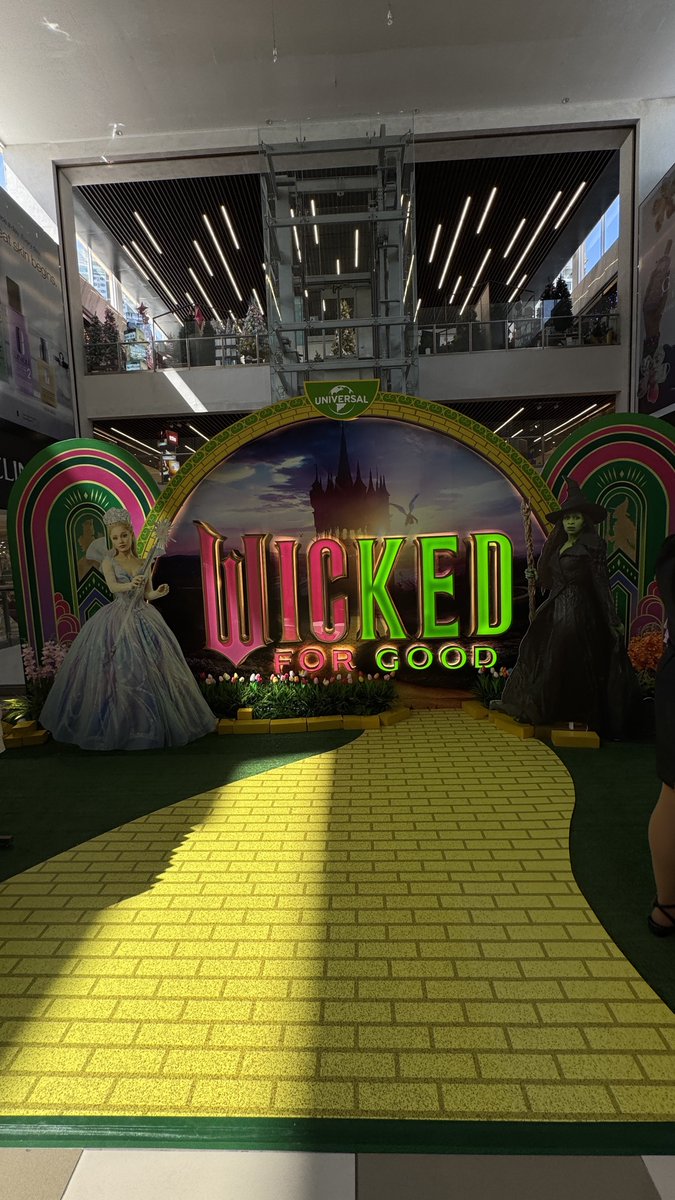 ArianatorsPH's tweet photo. Come see the Wicked: For Good Pop Up at SM Makati! 💚🩷 

Mattel toys, Lego, Funko Pop, and SM apparel available for sale. #Wicked #WickedForGood #WickedPH https://t.co/yFuTfSpPuK