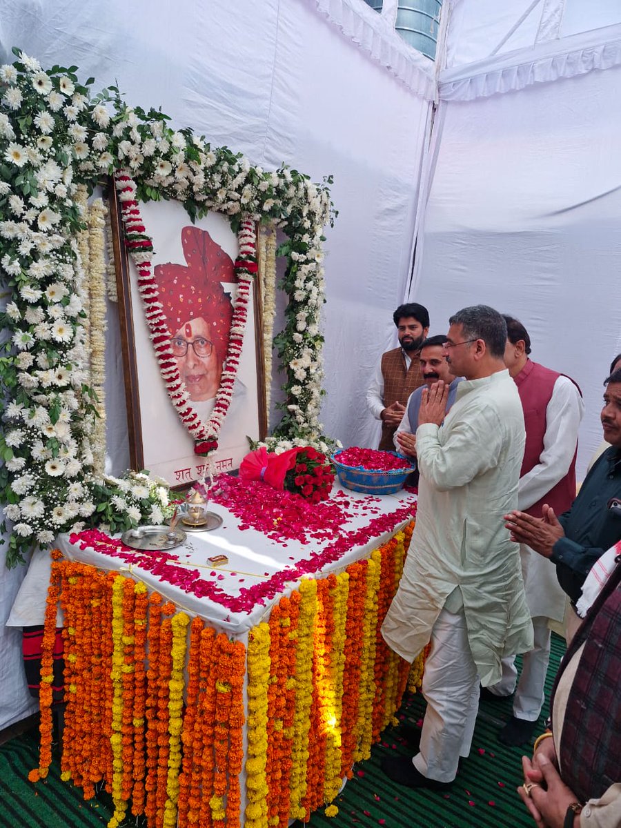 HitanandSharma's tweet image. भाजपा के वरिष्ठ नेता, पूर्व मुख्यमंत्री श्रद्धेय सुंदरलाल पटवा जी की जयंती के अवसर पर भोपाल स्थित उनके निवास पहुँच कर प्रतिमा पर पुष्प अर्पित कर श्रद्धांजलि दी।