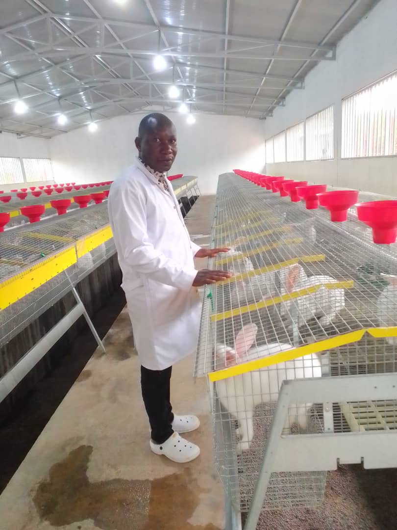 KarerwaNdenzako's tweet photo. Bonjour Monsieur Nininahazwe, les lapins sont bel et bien au #Burundi: Le centre naisseur cunicole (CNC) de Mugina d'une valeur de FBU 3 milliards héberge 5000 parentaux, il y a 3500 grands parentaux au CNC Kibimba, tandis que 5 autres CNC sont en phase de finalisation. https://t.co/4Lek6HsET5