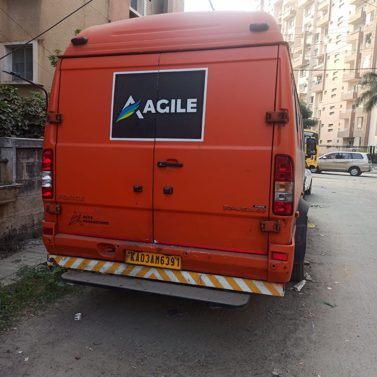 y2kmax2000's tweet photo. @blrcitytraffic @Jointcptraffic 
Please help. There is a KTM van parked outside our apts for the past 15 days, causing major traffic jams. Every day school buses are unable to maneuver resulting in heavy traffic jams.
Location: hennur main road/Buddha Shaila road intersection https://t.co/ph8nLYOdZm