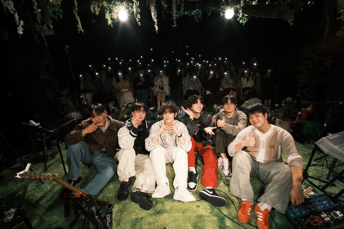 wishyour_seowon's tweet photo. 승환이와 함께 🍃"숲세권 라이브"🥀  
좋은 추억이었당~
함께 해준 연주자 및 스텝분들 감사합니다~^^

#숲세권라이브 #승환 #onlee  무대 #게스트 #서원 #SEOWON #ソウォン https://t.co/GUBKntPqme